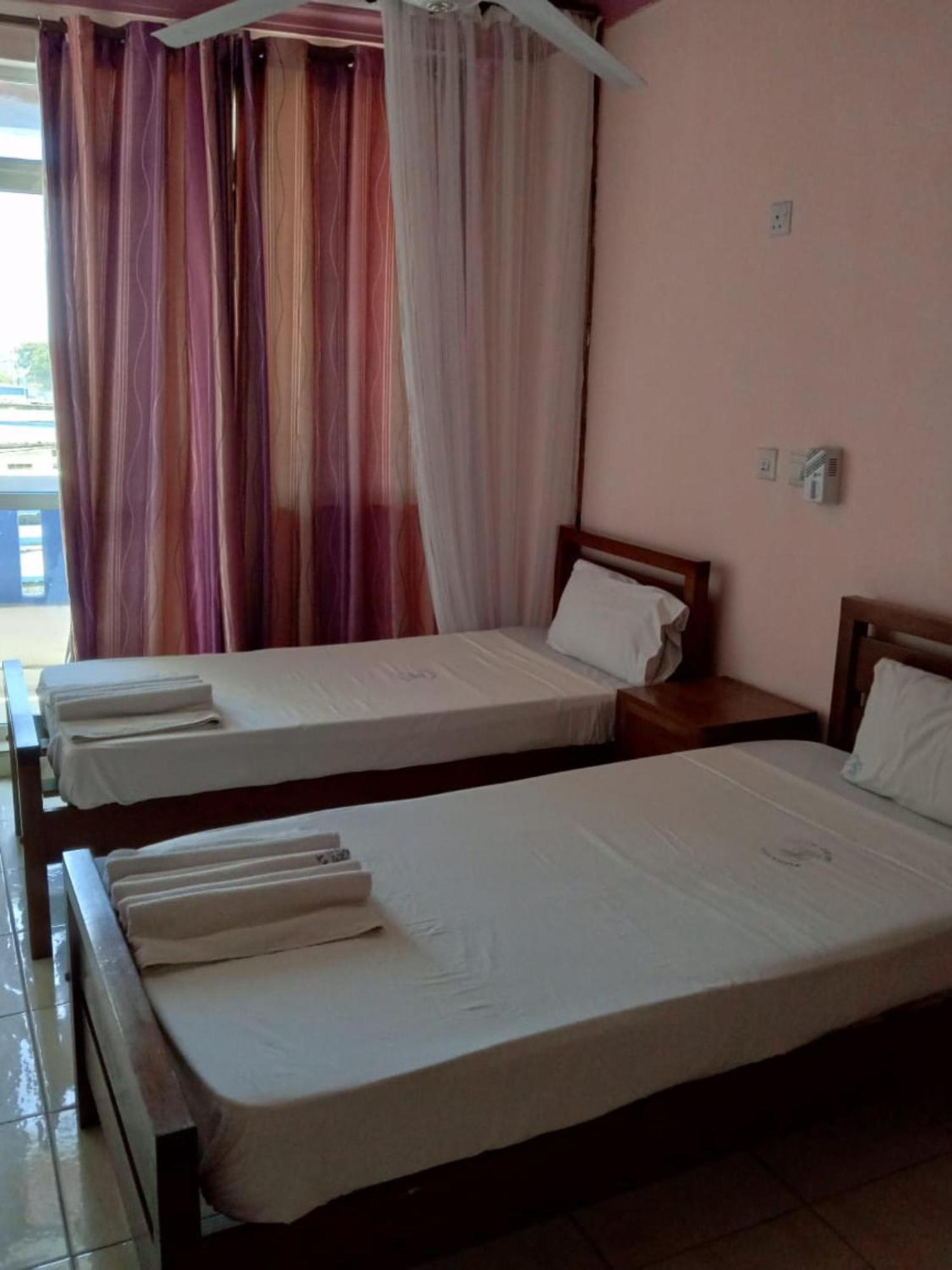Checkpoint Inn Hotel, Момбаса Екстериор снимка
