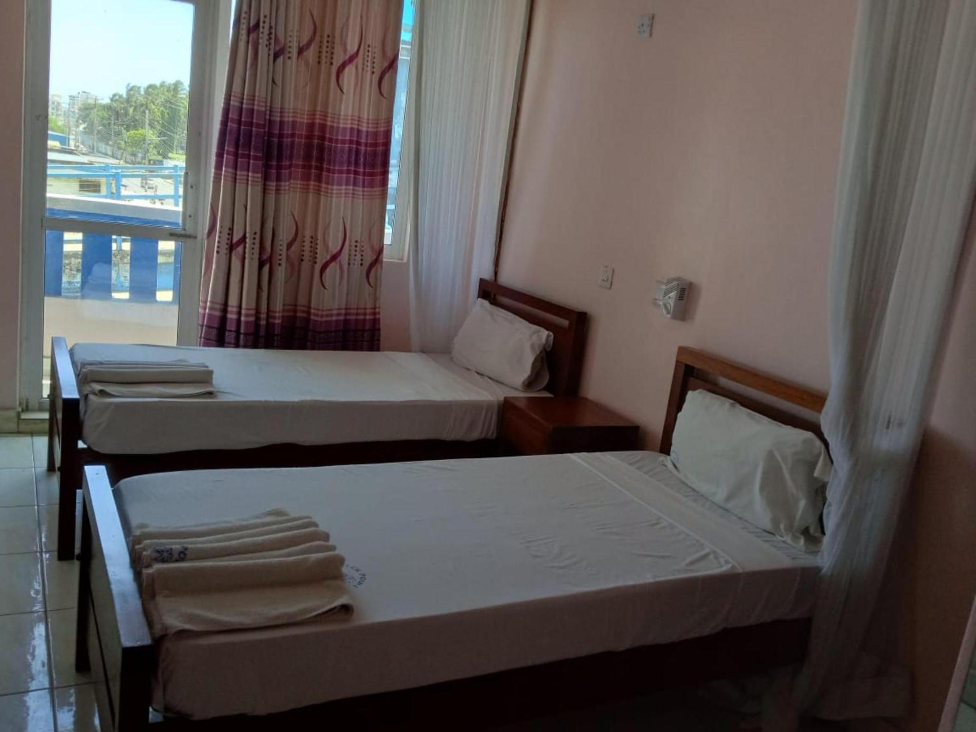 Checkpoint Inn Hotel, Момбаса Екстериор снимка