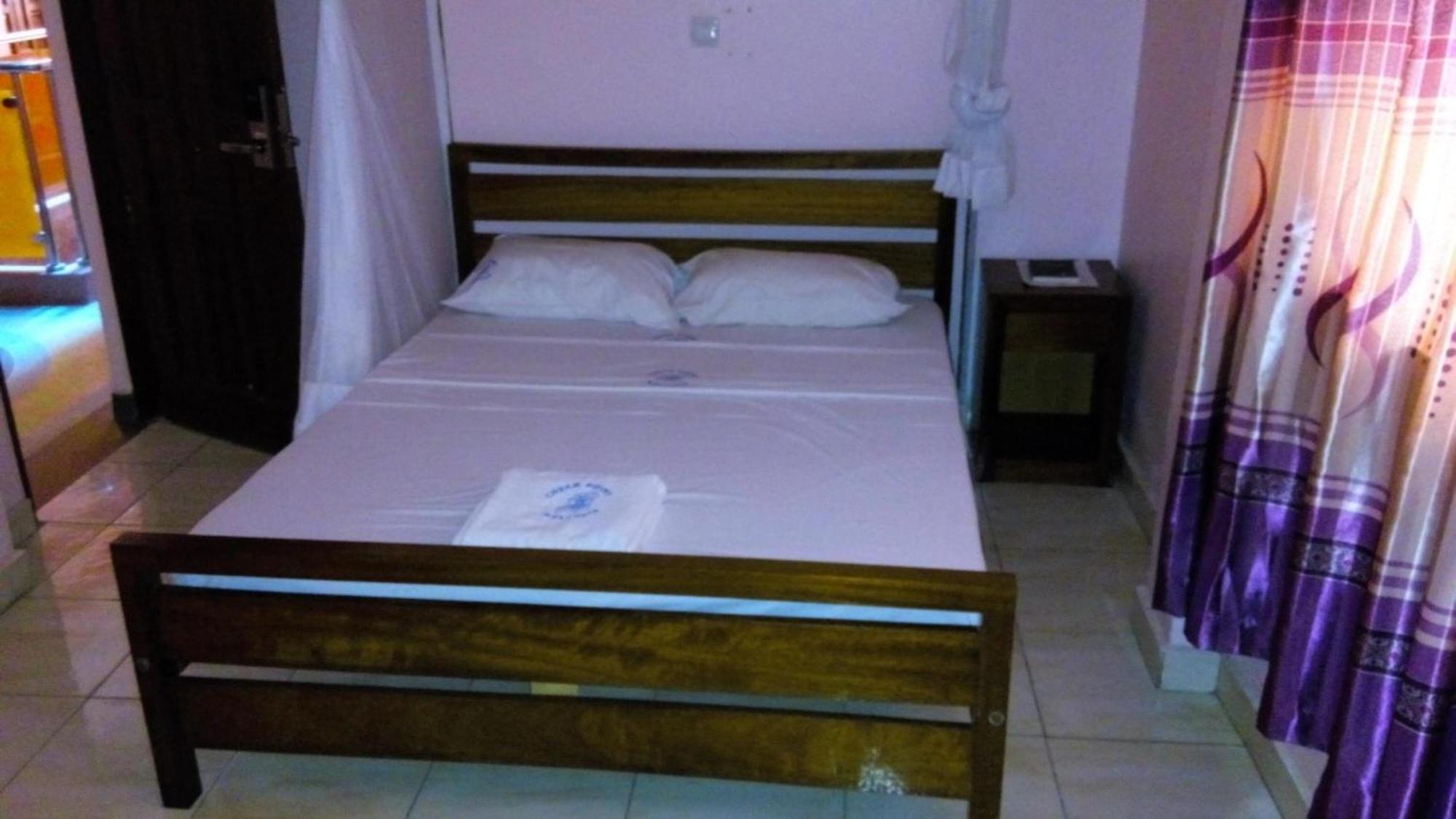 Checkpoint Inn Hotel, Момбаса Екстериор снимка