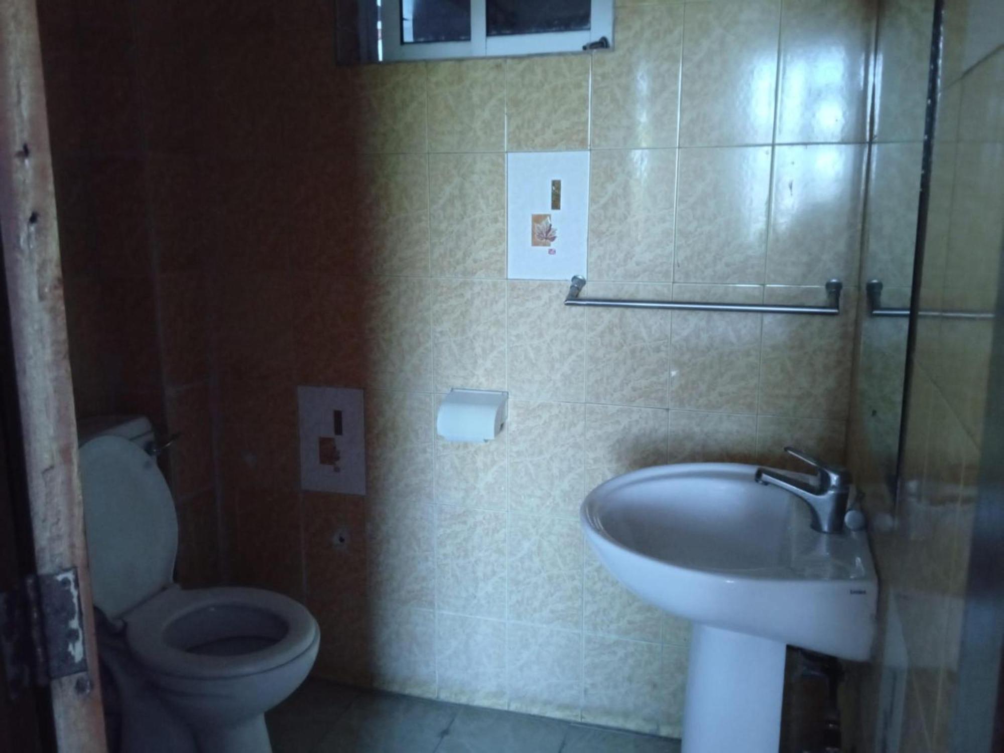 Checkpoint Inn Hotel, Момбаса Екстериор снимка