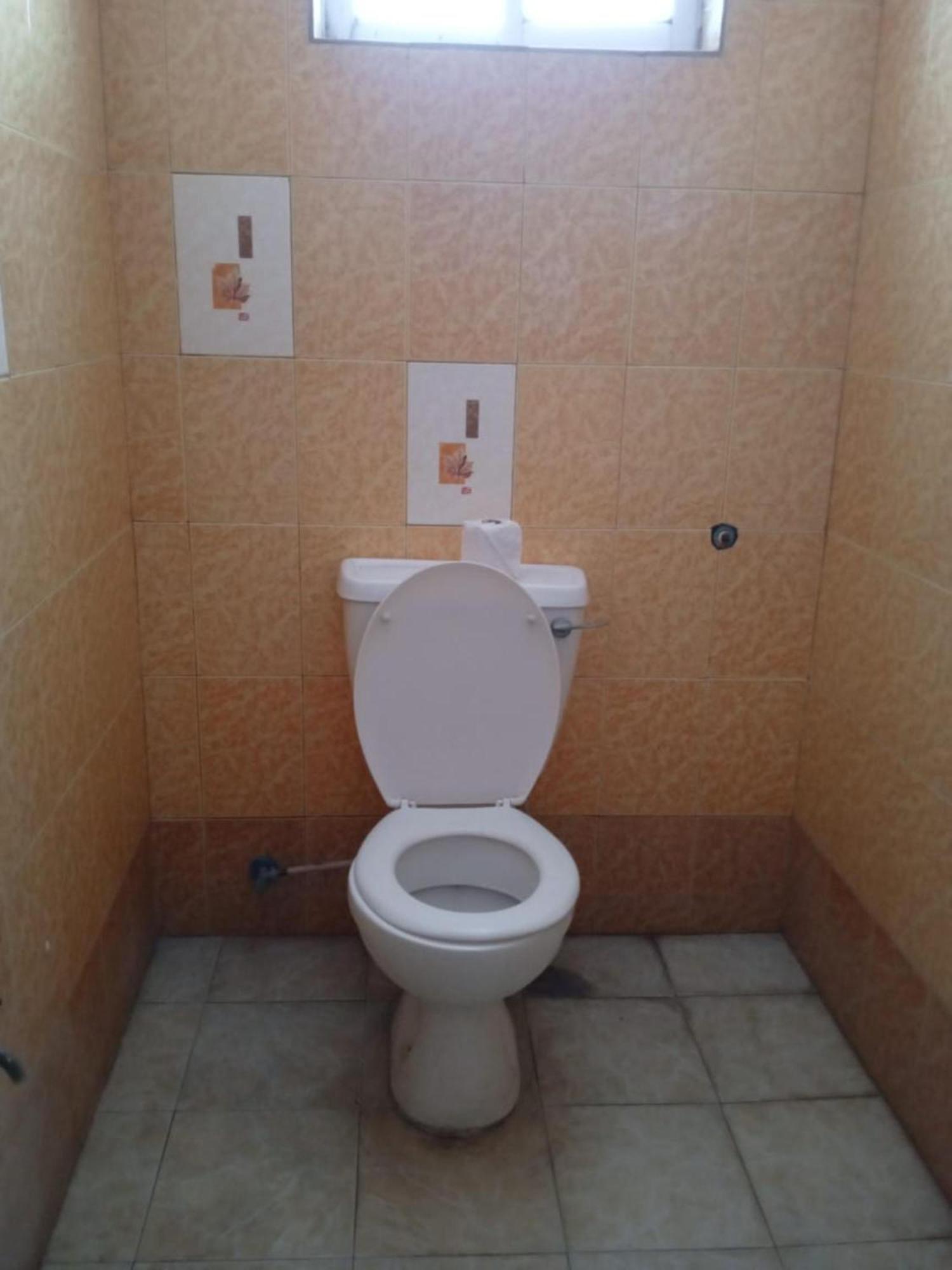 Checkpoint Inn Hotel, Момбаса Екстериор снимка